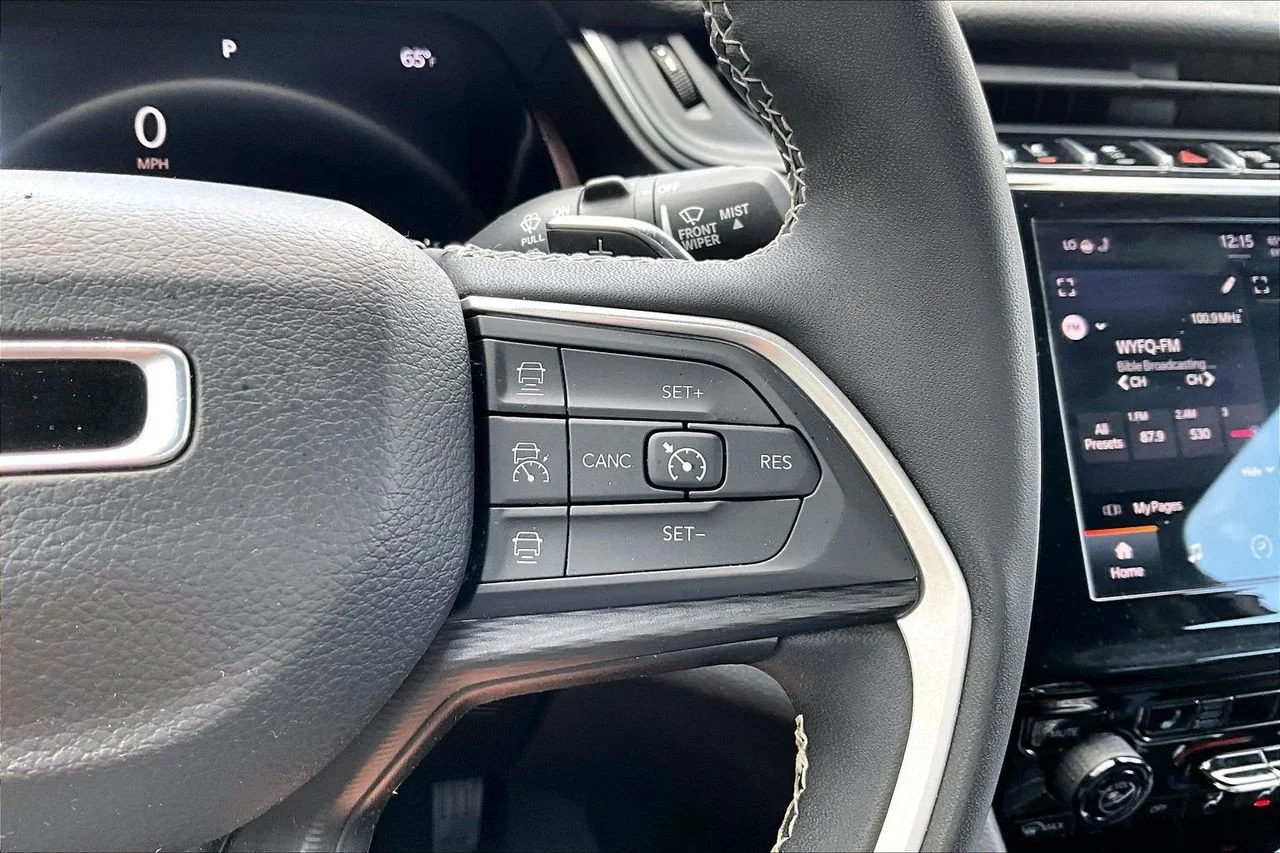 Used 2023 Gray Jeep Altitude image 29