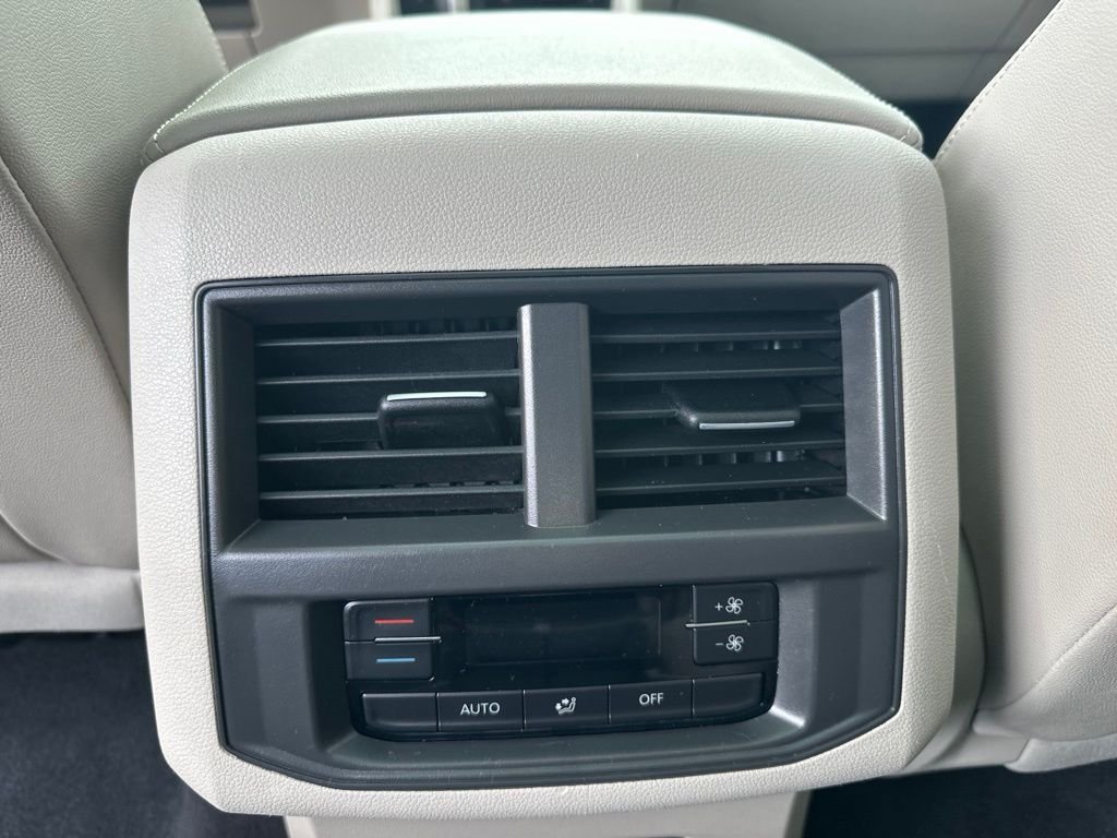 2021 Volkswagen Atlas SE w/Tech R-Line - Photo 24