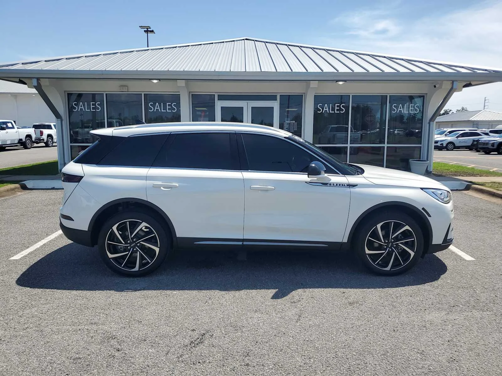 Used 2023 White Lincoln Reserve image 7