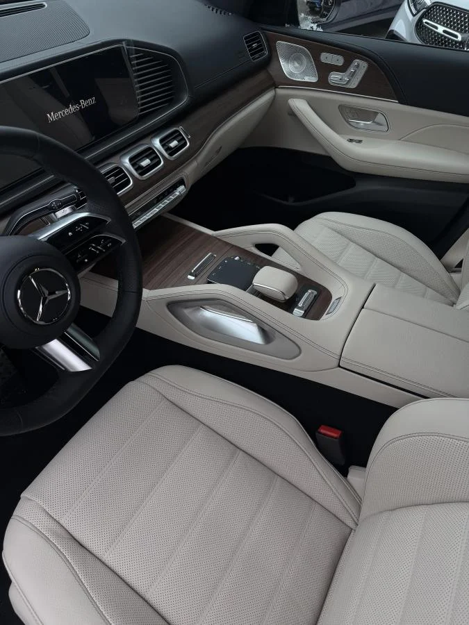 New 2026 White Mercedes-Benz Gls 450 4matic Suv image 33