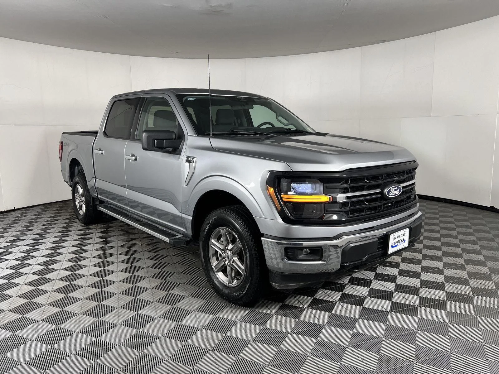 Used 2025 Silver Ford XLT image 19