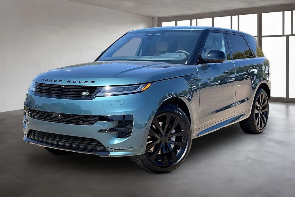 New 2026 Green Land Rover Dynamic SE image 1