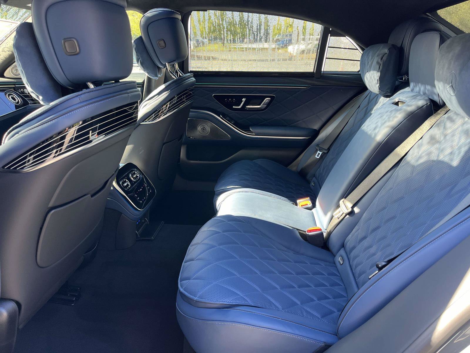 New 2027 MANUFAKTUR Silicon Grey Mercedes-Benz S 580 4MATIC® Sedan image 40
