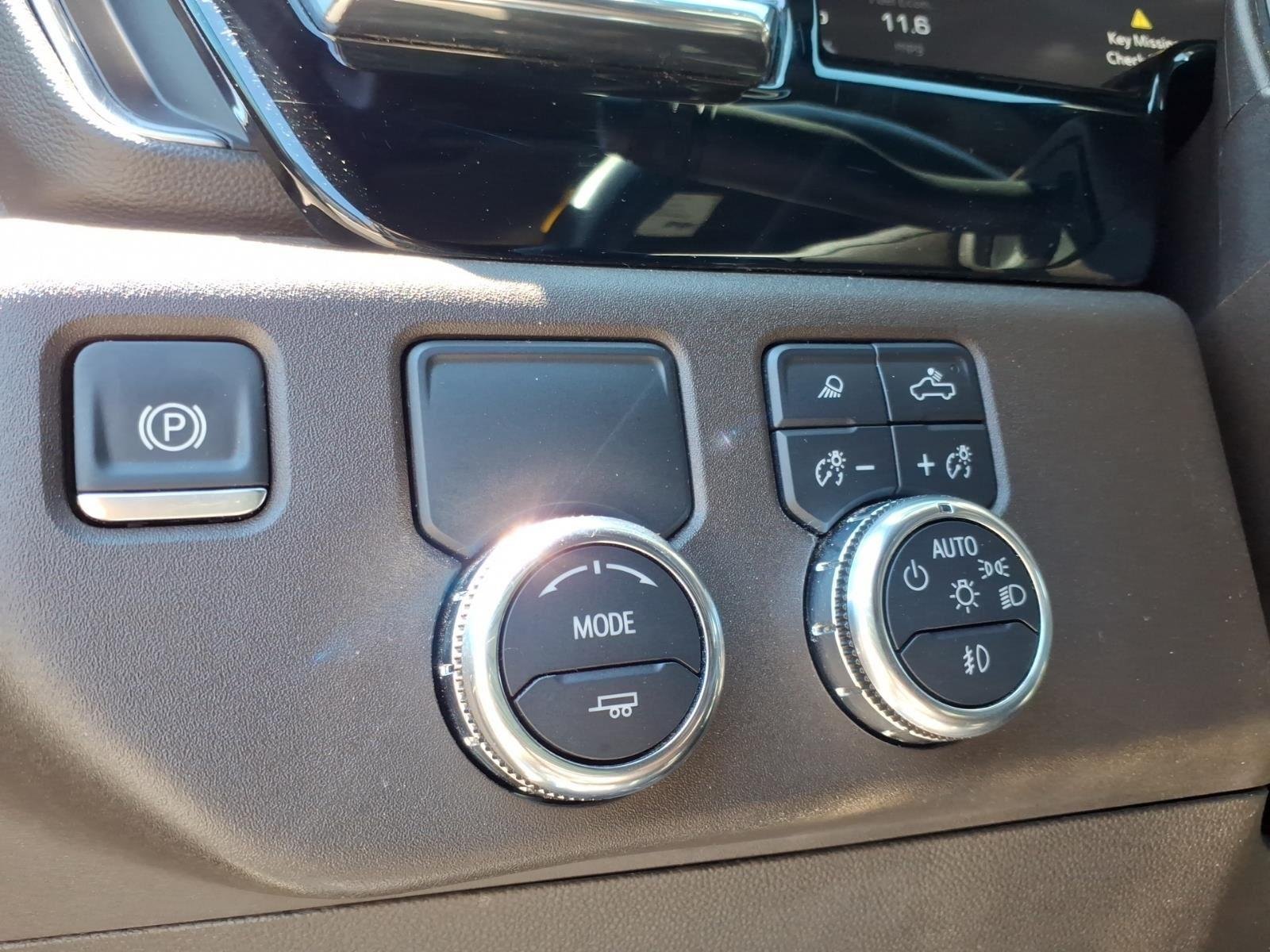 Used 2025 Onyx Black GMC SLT image 6
