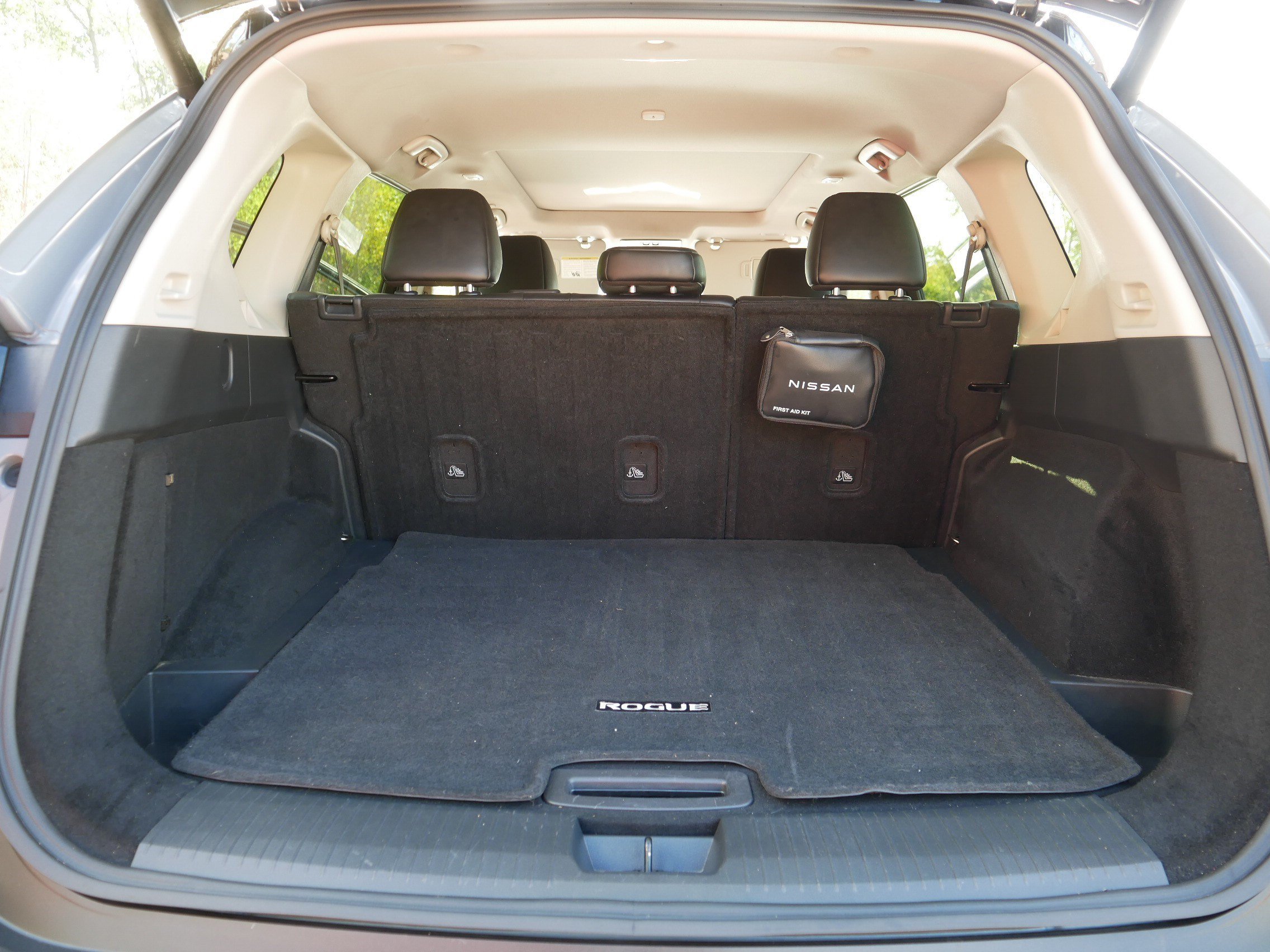 Used 2023 Boulder Gray Pearl/Super Black Nissan SV image 18