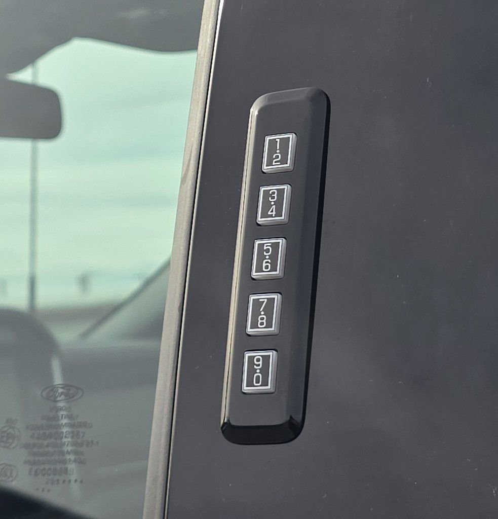 2026 Ford F-250 Super Duty Platinum - Photo 14