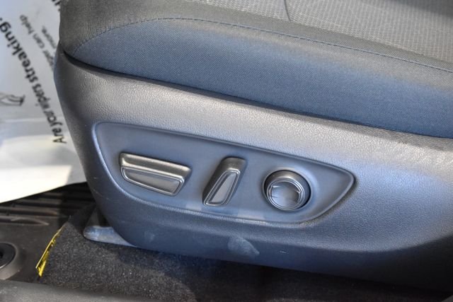 2025 Toyota RAV4 XLE - Photo 17