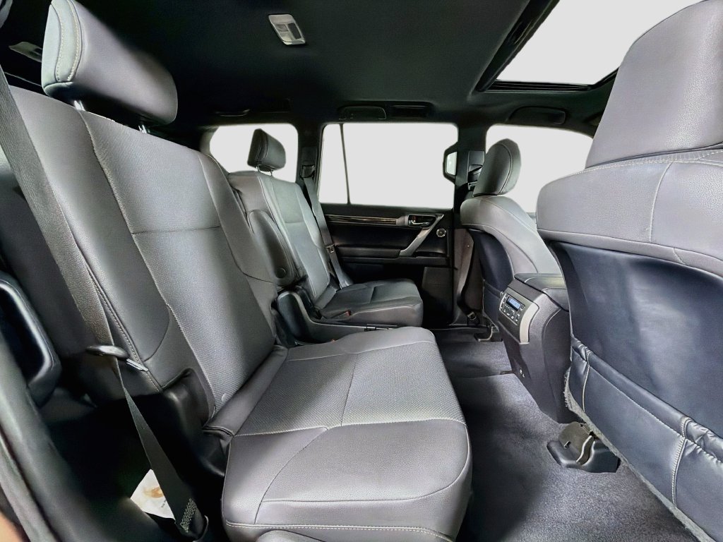 Used 2023 Black Lexus 460 image 28