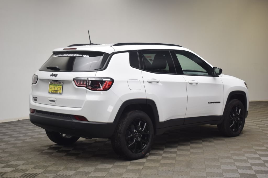 New 2026 Bright White Clear-Coat Exterior Paint Jeep Latitude image 6
