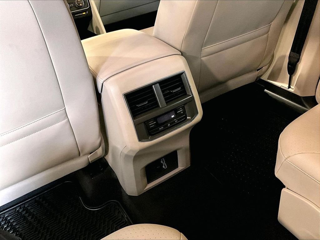 Used 2019 White Volkswagen 3.6L V6 SE image 29