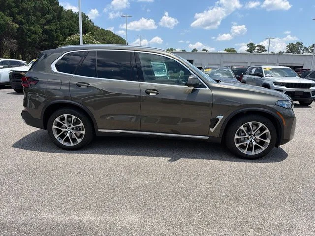 Used 2026 Green BMW xDrive40i image 2