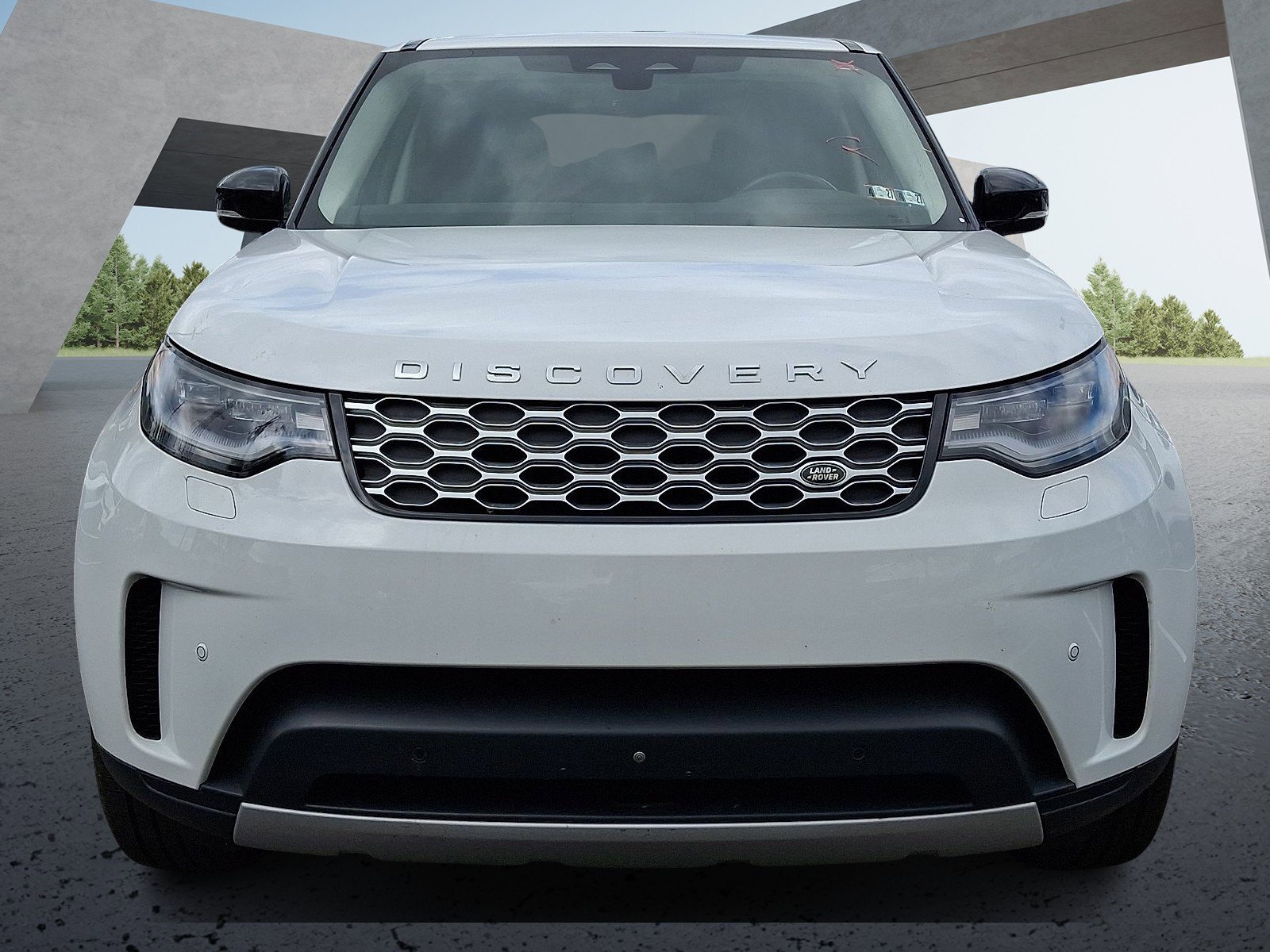 Used 2024 White Land Rover S image 1