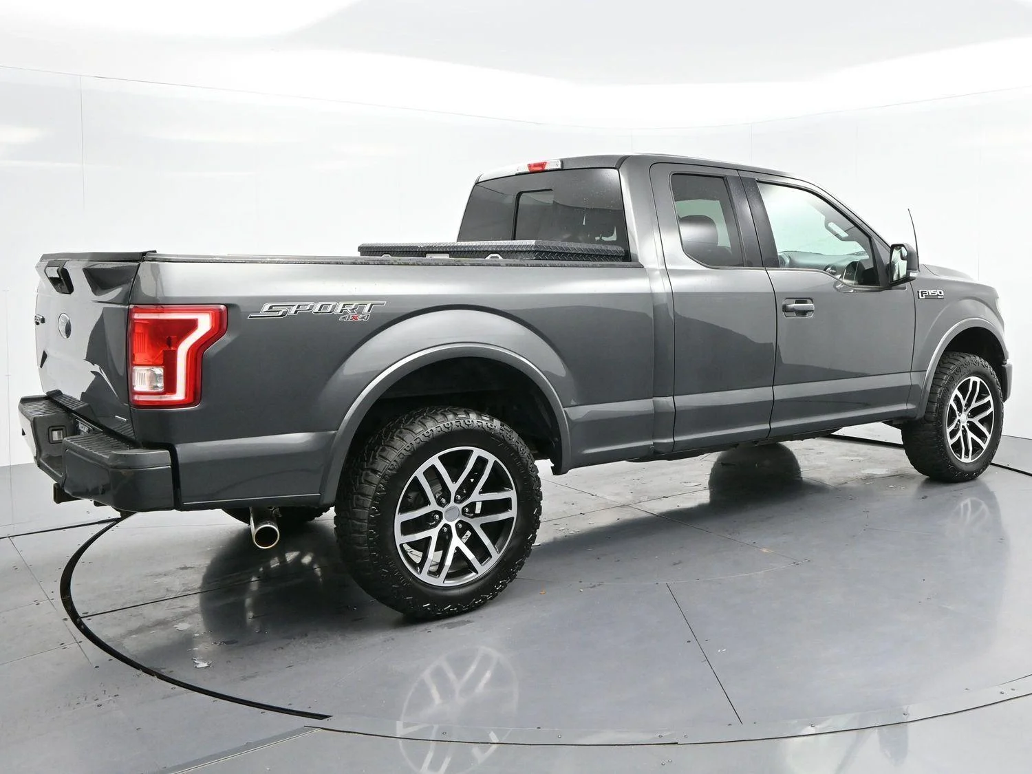 Used 2016 Magnetic Metallic Ford XLT image 7
