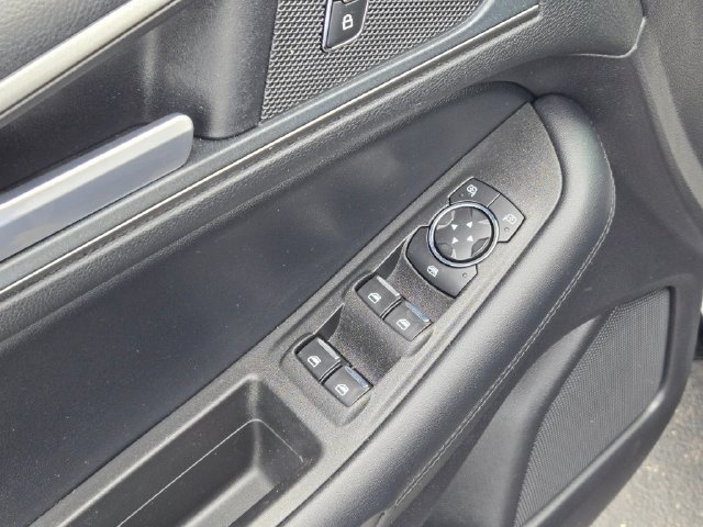Used 2021 Black Ford SE image 19