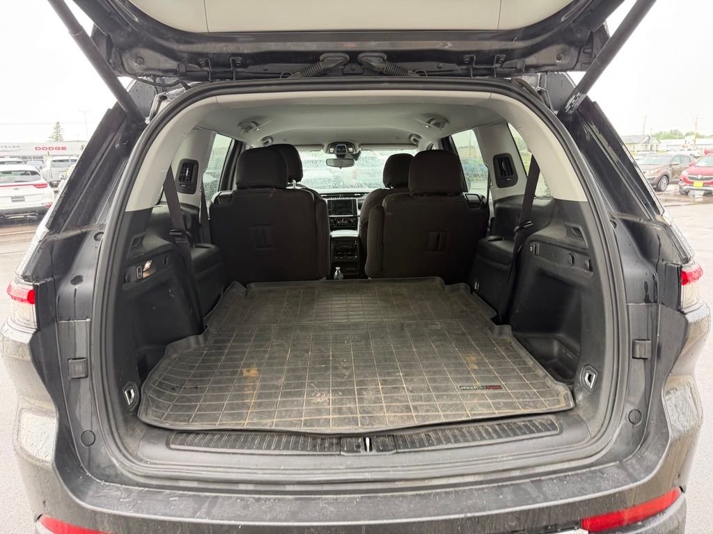 Used 2023 Gray Jeep Laredo image 10