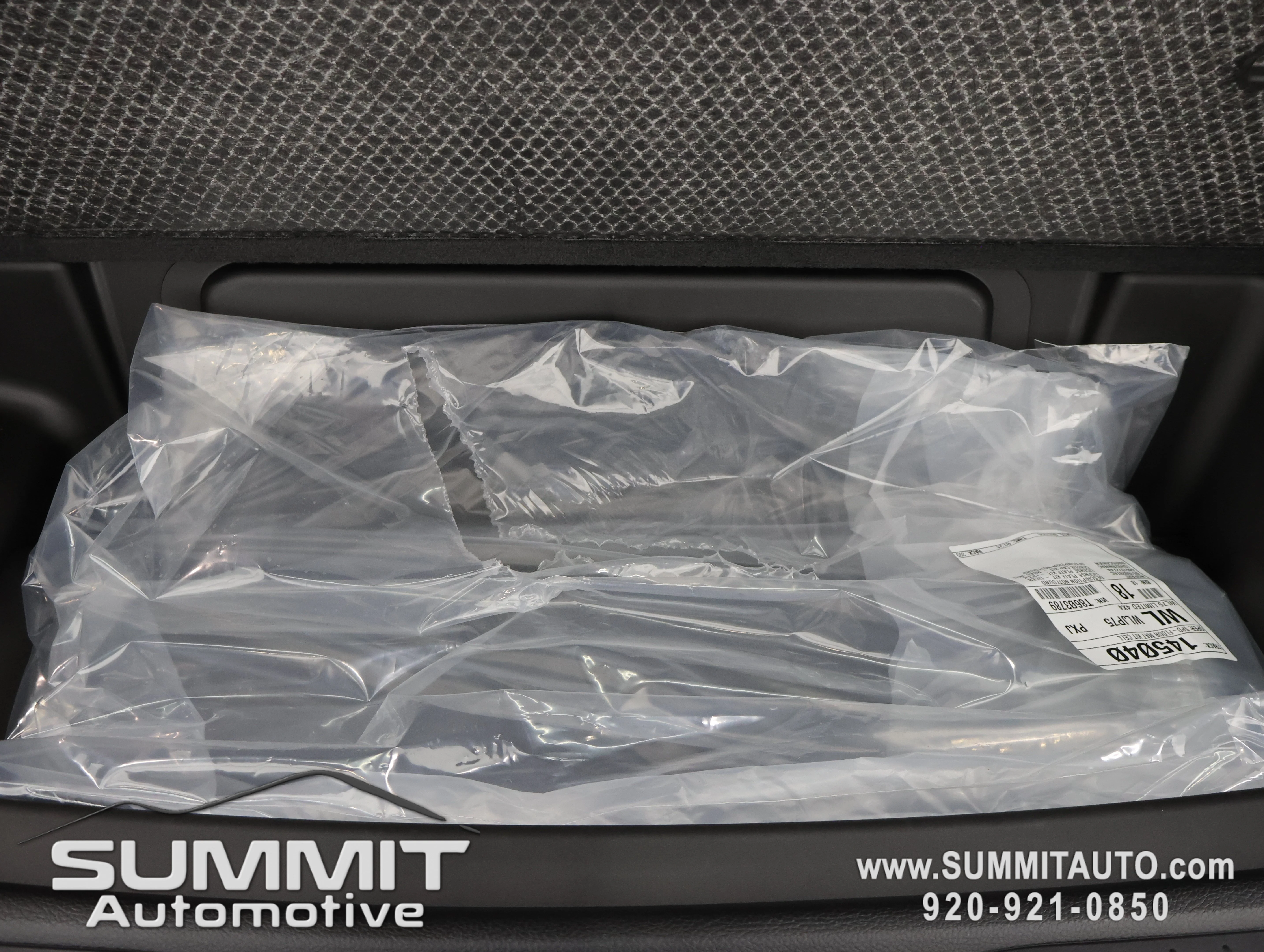 New 2026 Diamond Black Crystal Pearl-Coat Exterior Paint Jeep Limited Reserve image 34