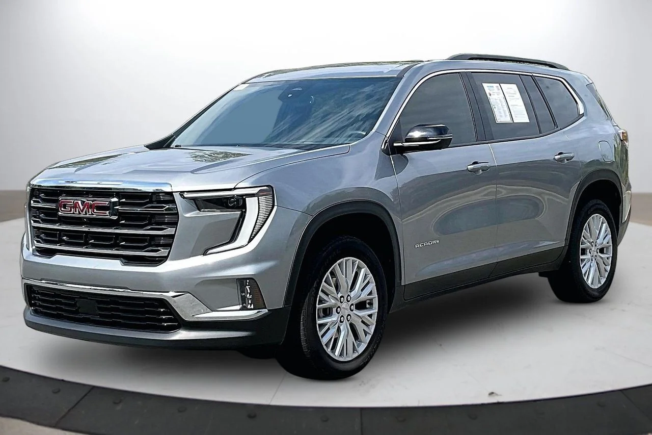 Certified Used 2025 Silver GMC Elevation image 4