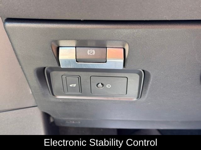 Used 2020 Silver Land Rover SE image 34