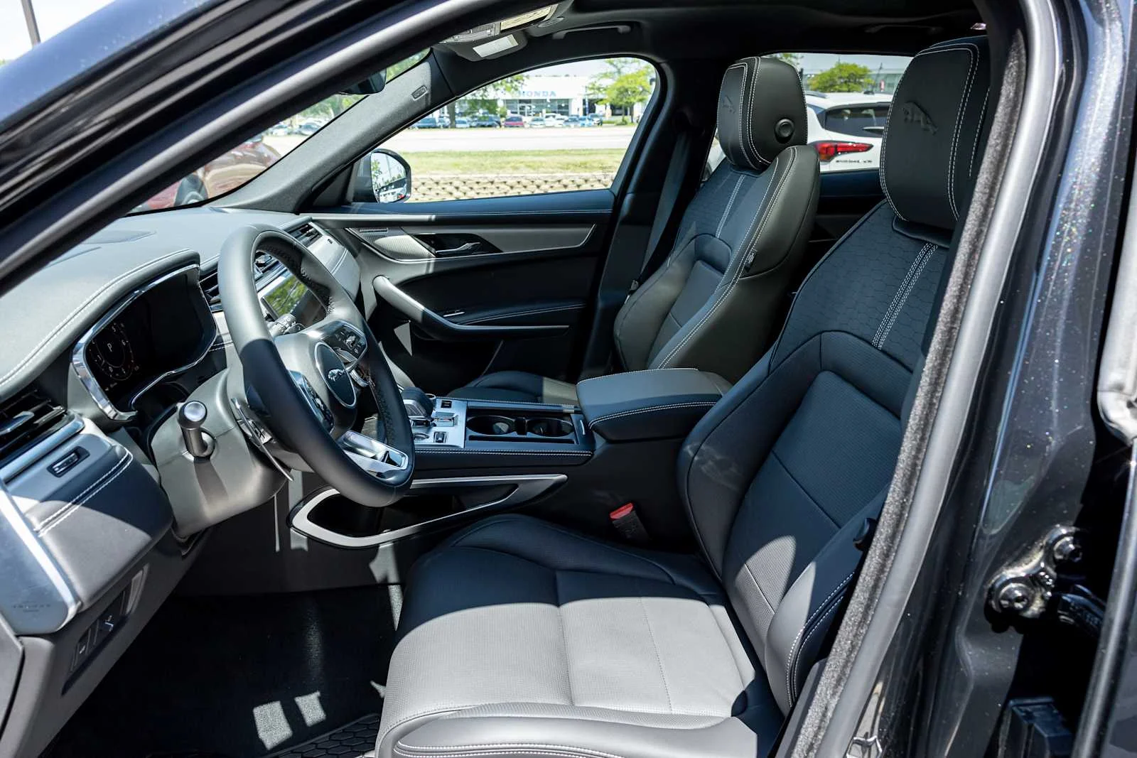 2026 Jaguar F-Pace R-Dynamic S - Photo 28