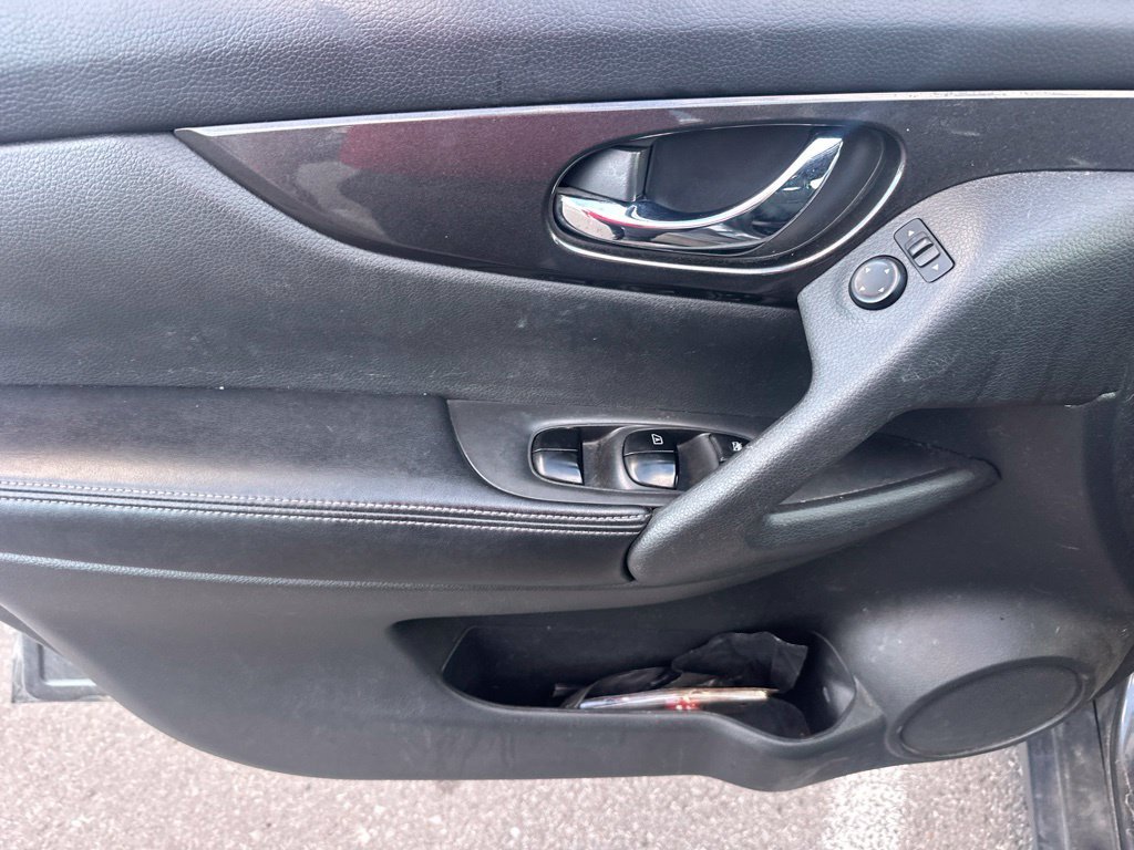 Used 2017 Gray Nissan Hybrid SV image 21