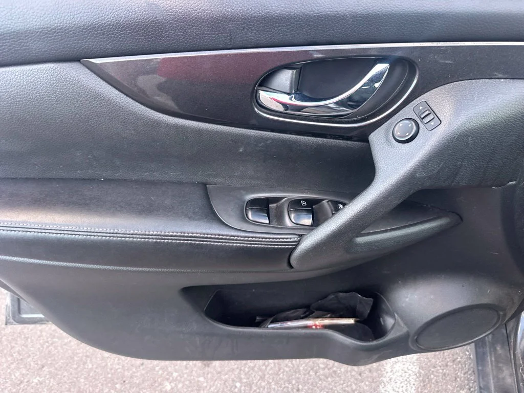 Used 2017 Gray Nissan Hybrid SV image 21