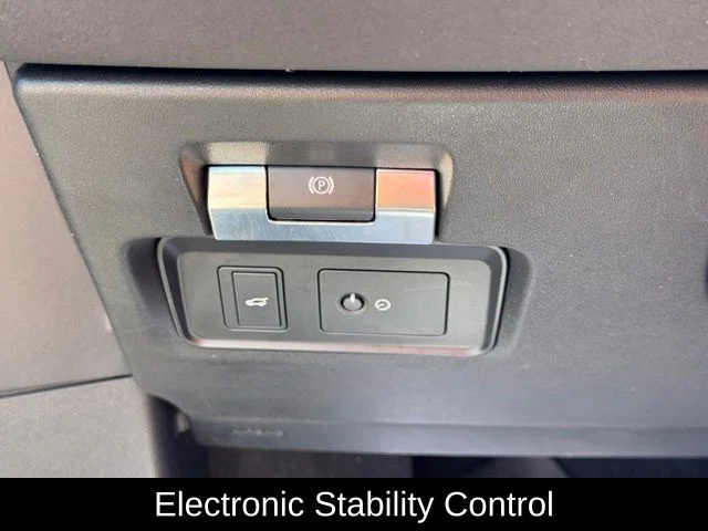 Used 2020 Silver Land Rover SE image 34