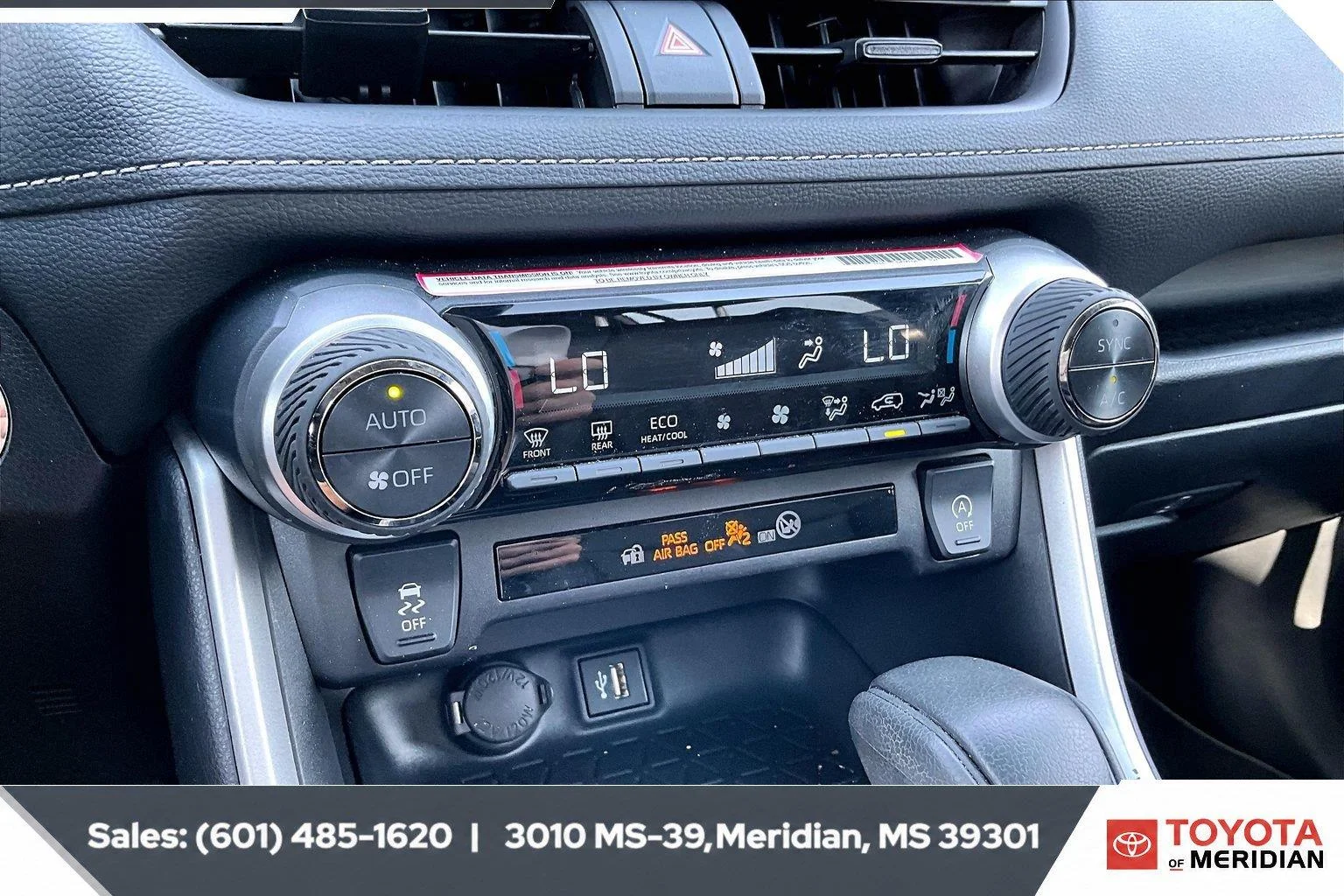 Used 2024 Ice Cap Toyota XLE image 22
