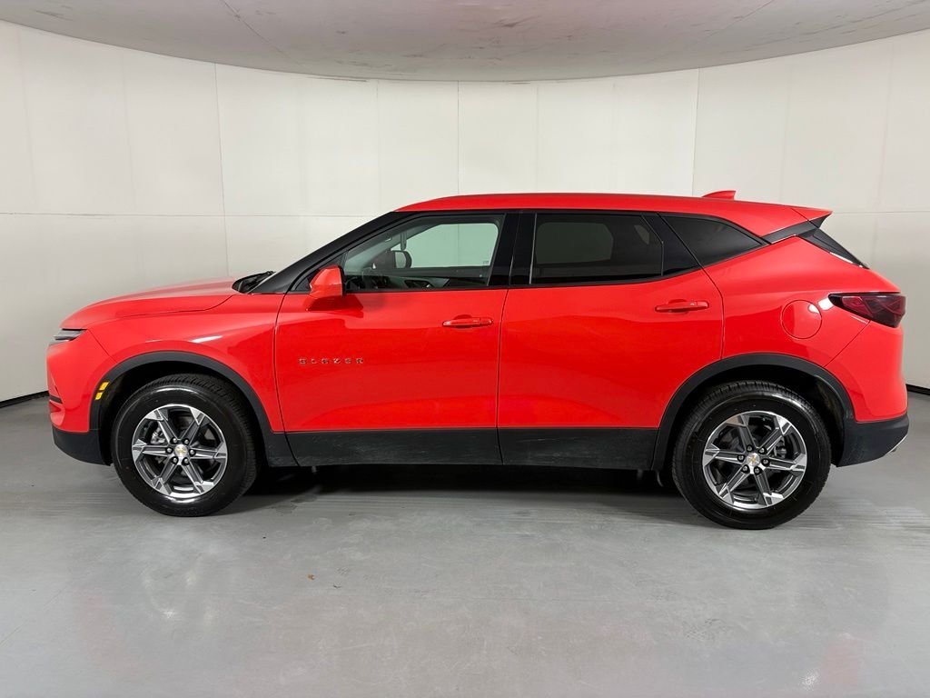 Used 2025 Orange Chevrolet LT image 5