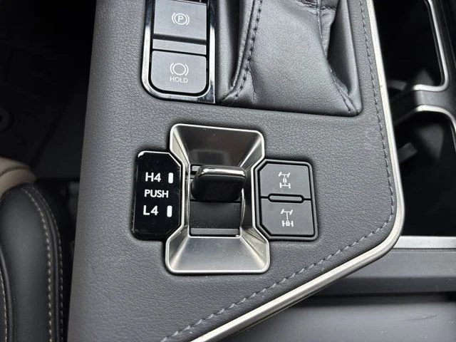 Used 2024  Lexus 550 Overtrail+ image 41