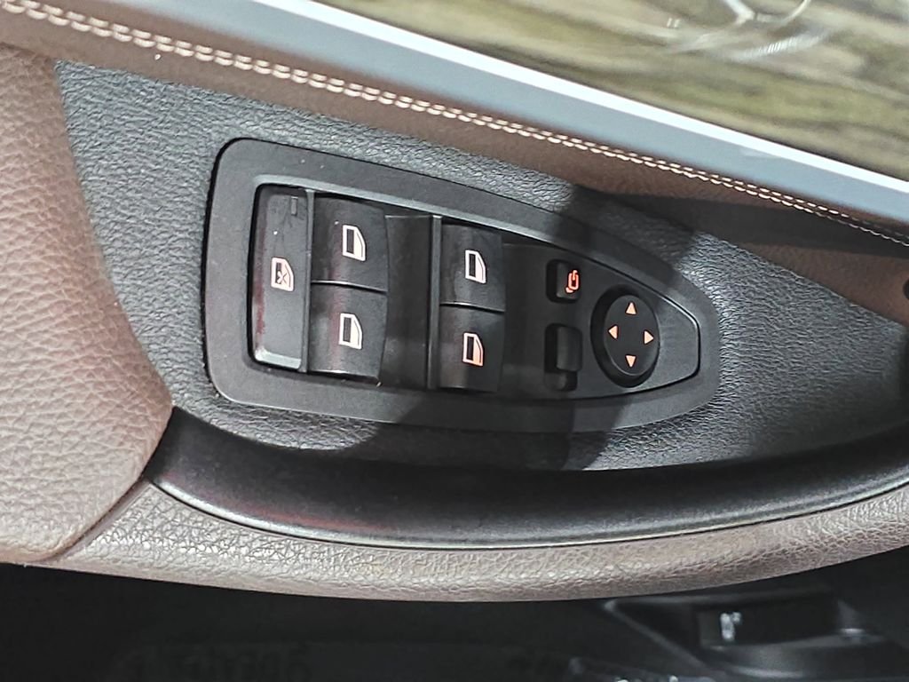 Used 2021 Blue BMW sDrive28i image 21