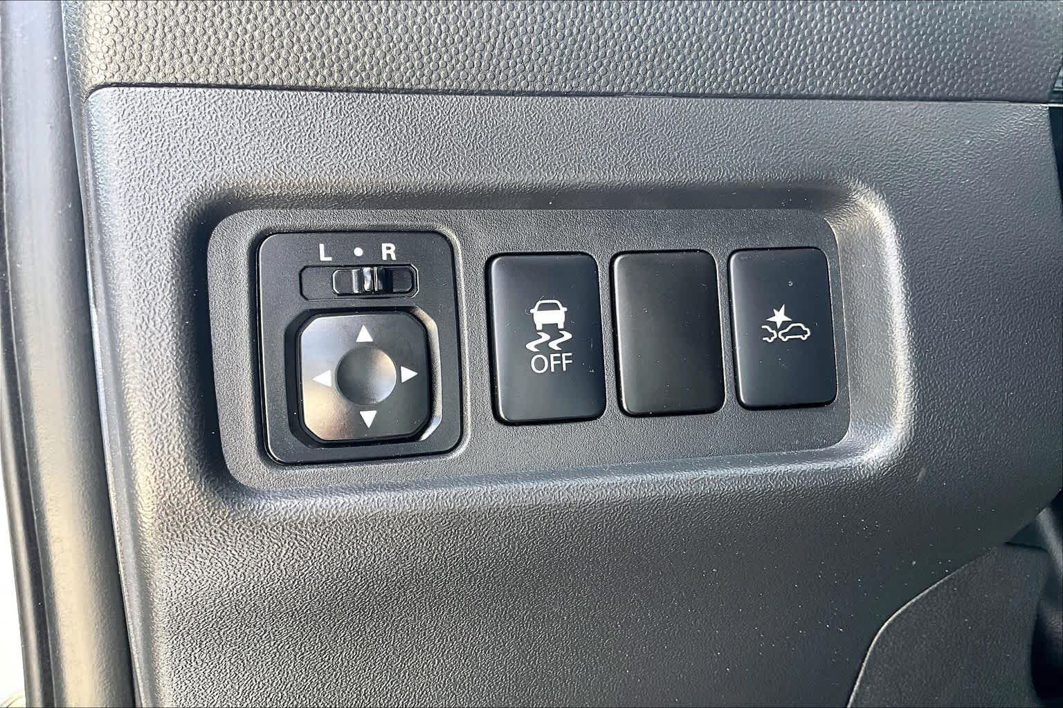 Used 2024 Starlight Silver Metallic Mitsubishi ES image 31