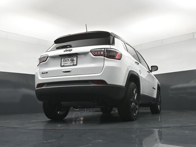New 2026 Bright White Clear-Coat Exterior Paint Jeep Limited image 23