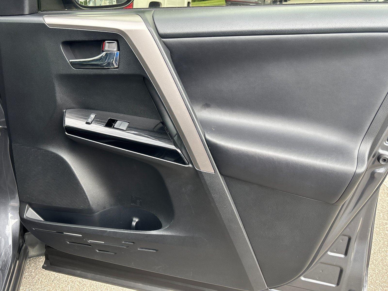 Used 2016 Magnetic Gray Metallic TOYOTA  image 37