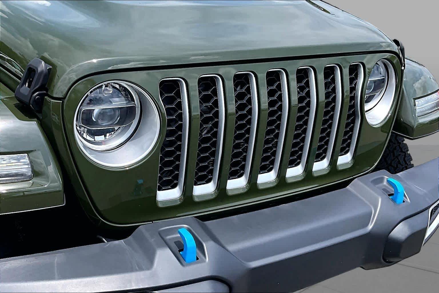 Used 2022 Sarge Green Clearcoat Jeep Unlimited Sahara image 29