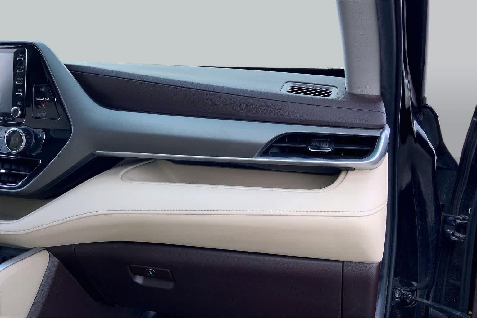 Used 2020 Opulent Amber Toyota XLE image 18