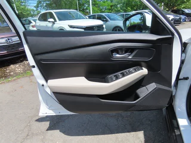 Certified Used 2023 Platinum White Pearl Honda  image 13