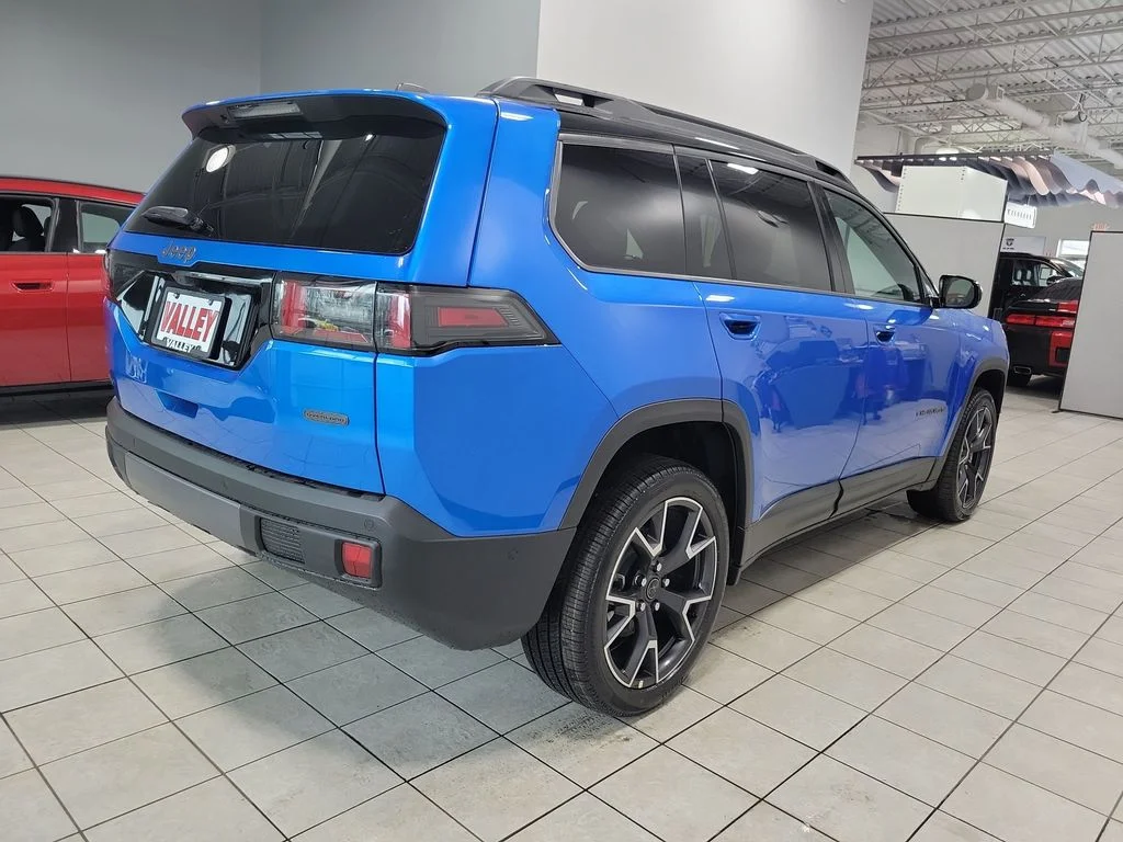 New 2026 Hydro Blue Pearl-Coat Exterior Paint Jeep Overland image 6