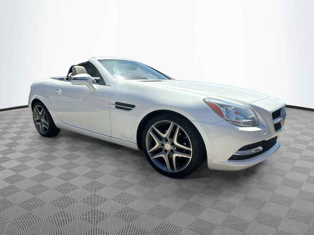 Used 2014  Mercedes-Benz SLK 250 image 5