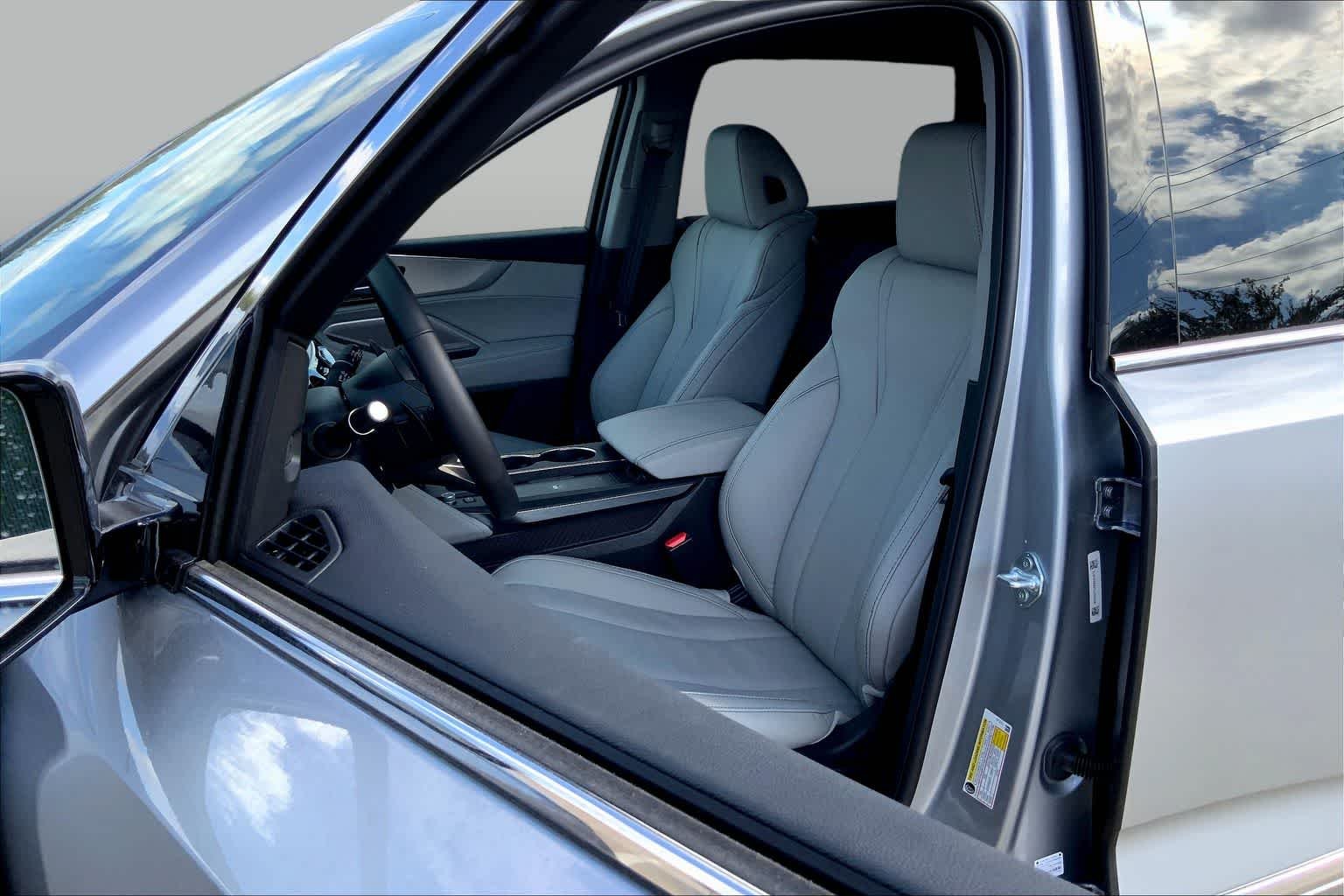 New 2026 Solar Silver Metallic Acura w/Technology Package image 9