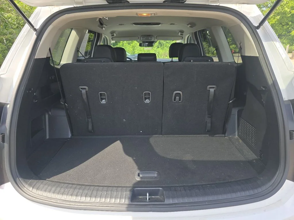 Used 2024 White Kia LX image 17