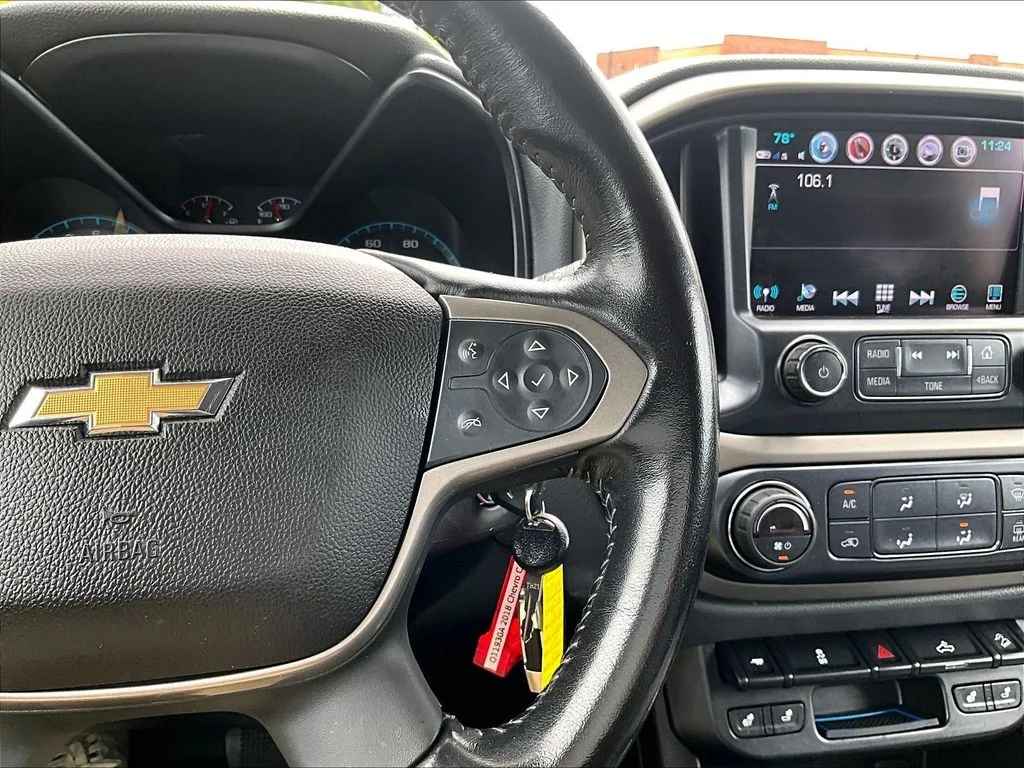 Used 2018 Blue Chevrolet Z71 image 14