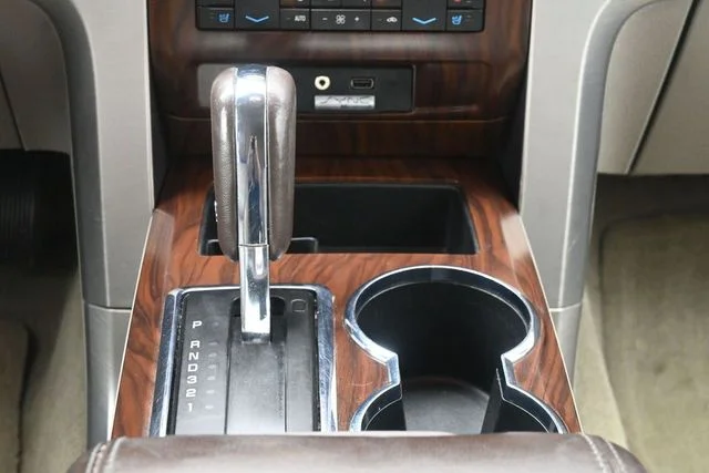 Used 2009  Ford Platinum image 21