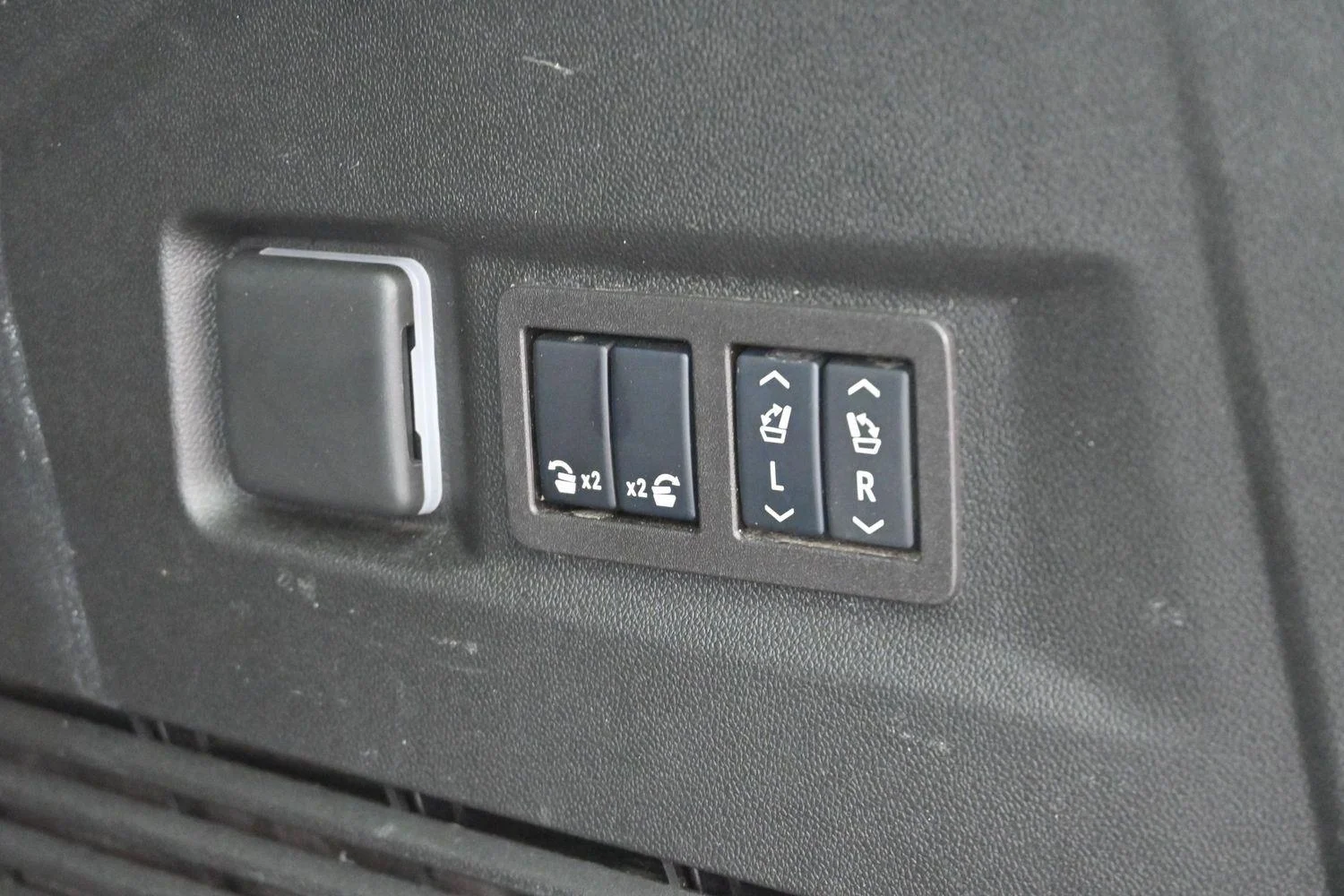 Used 2024 Summit White Chevrolet High Country image 11