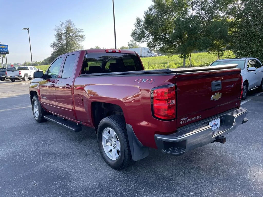 Used 2018 CAJUN RED TINTCOAT Chevrolet LT image 4