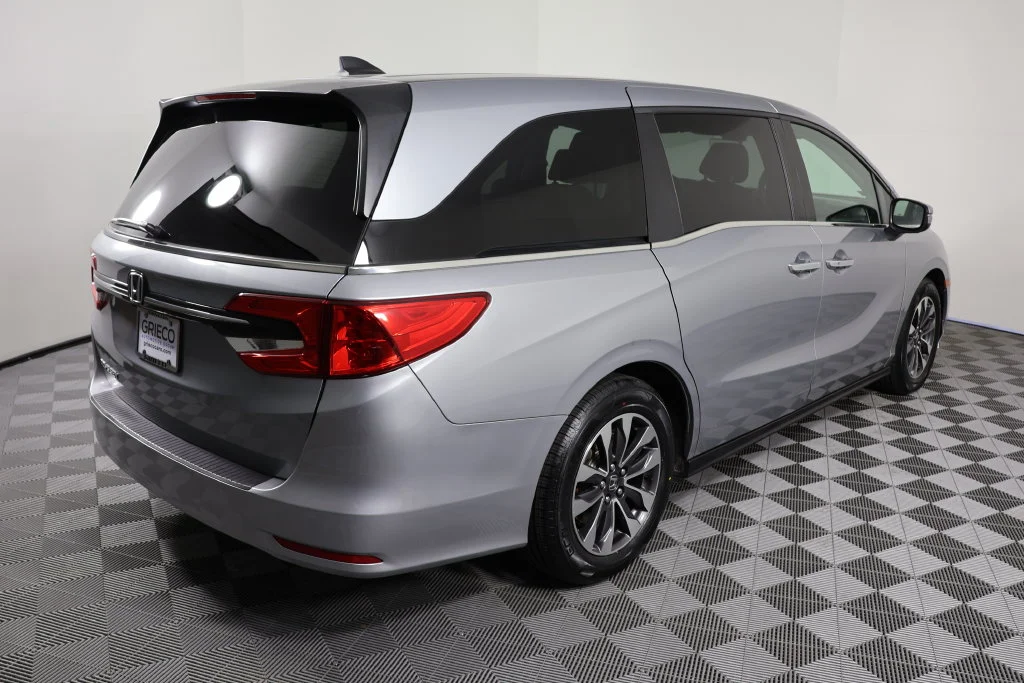 Used 2023 Lunar Silver Metallic Honda EX-L image 8
