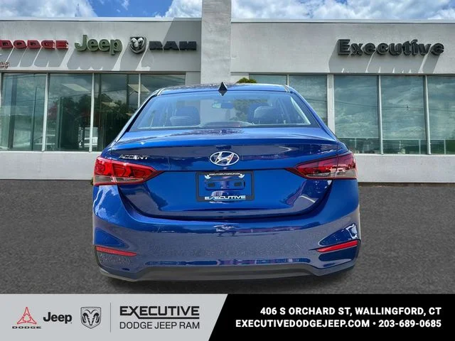 Used 2022 Blue Hyundai SE image 3