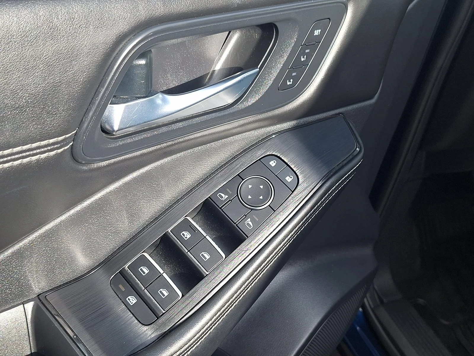 Used 2024 Blue Nissan SL image 11