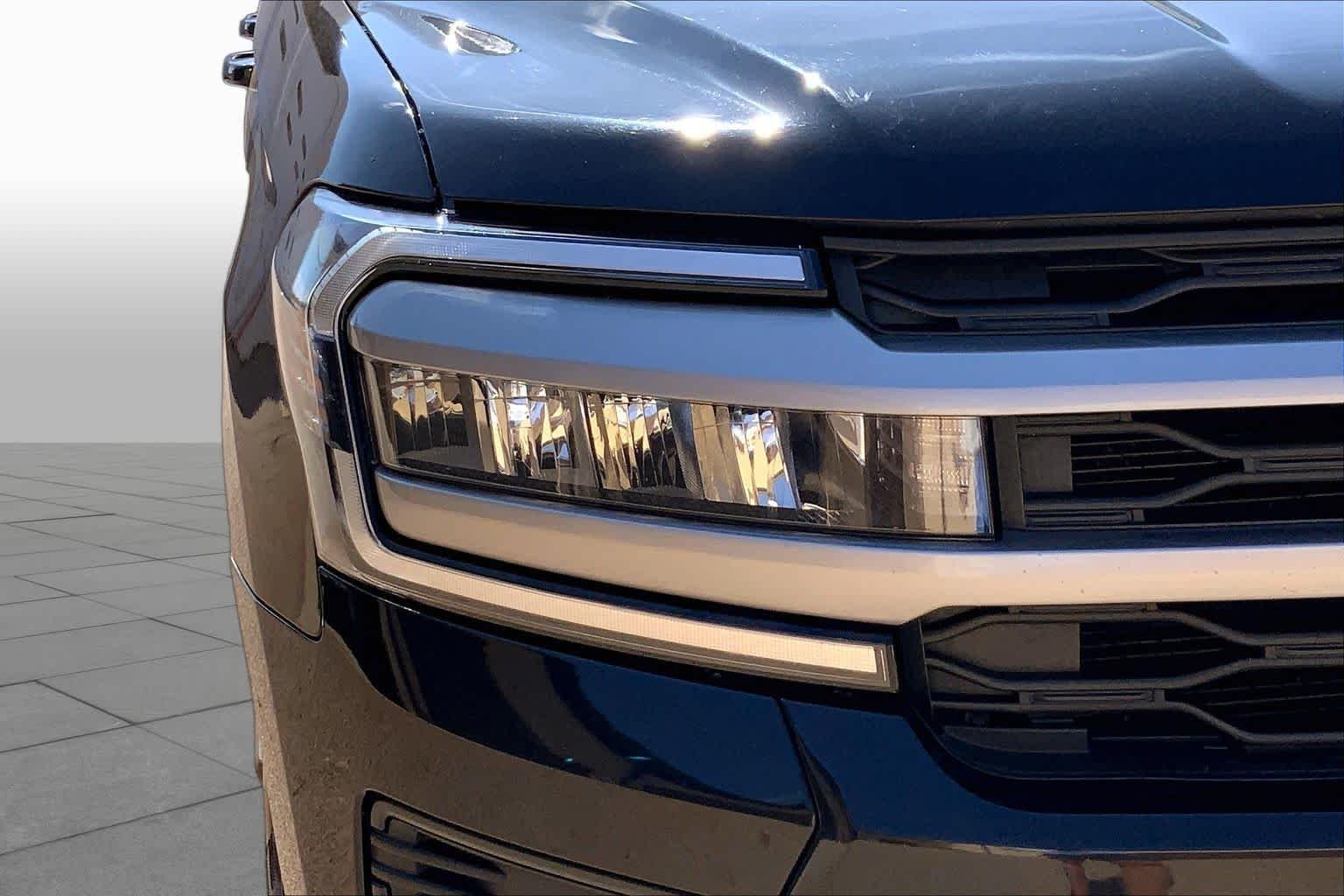Used 2011 White Diamond Tricoat Chevrolet LTZ image 27