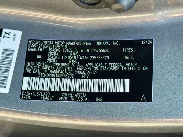 Used 2025  Toyota Platinum image 22