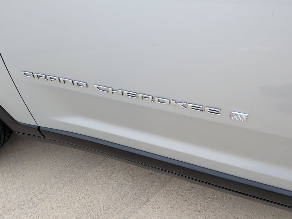 Used 2025 Silver Jeep Laredo image 43